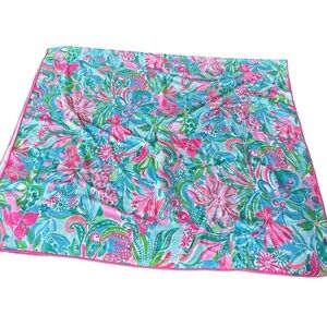 Lilly Pulitzer Golden Hour Oversized Microfiber Lounge Towel Bright Floral GUC